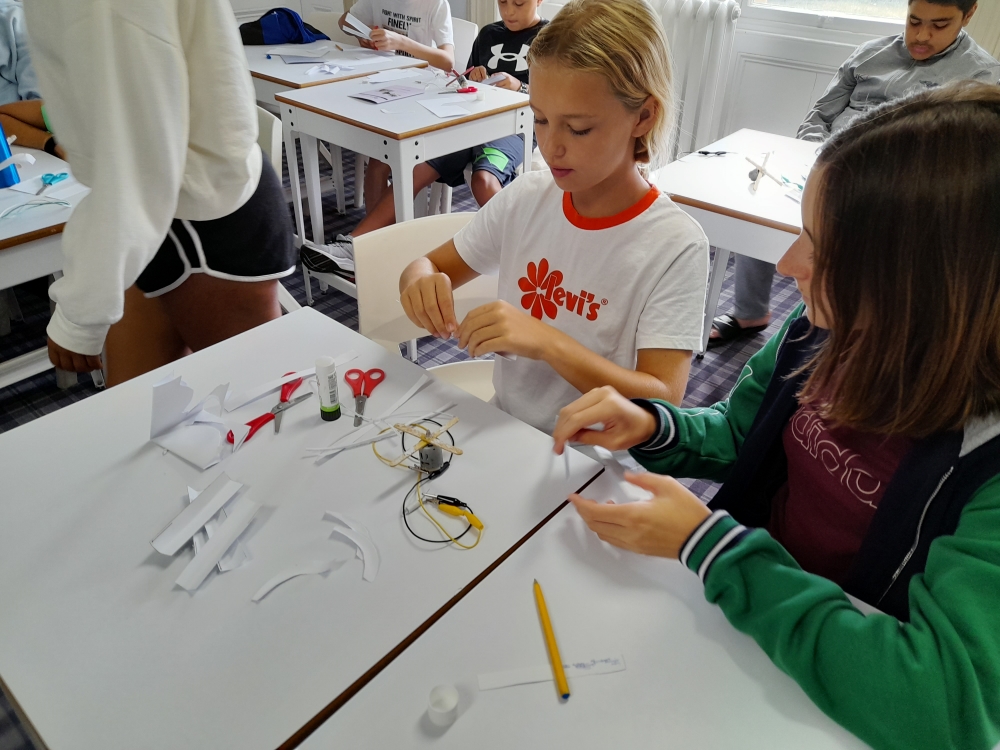 girls-crafting-windmills