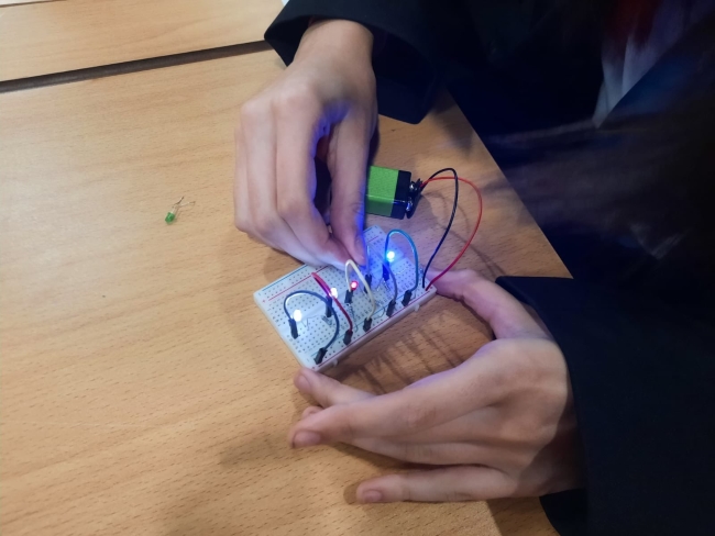 student-creating-circuit